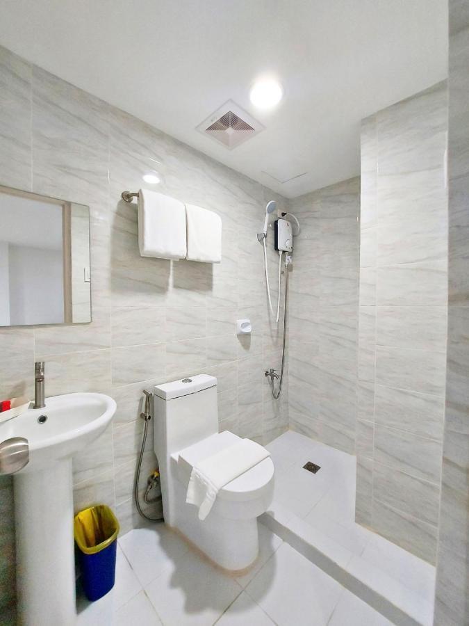 Airobedz Makati - A Value Hotel Манила Екстериор снимка