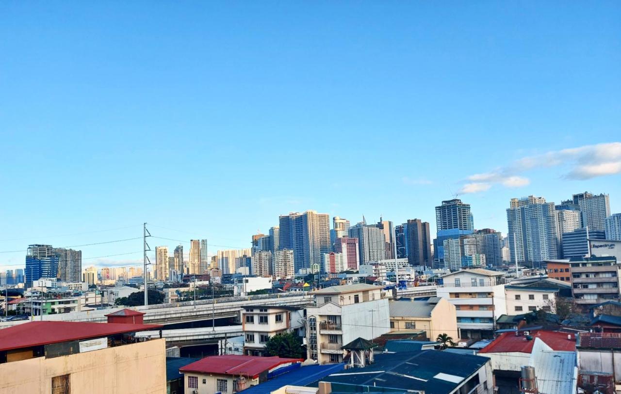 Airobedz Makati - A Value Hotel Манила Екстериор снимка