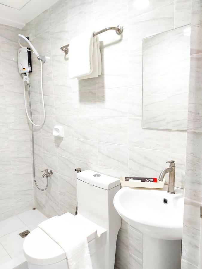Airobedz Makati - A Value Hotel Манила Екстериор снимка