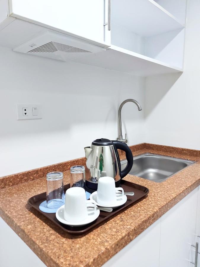 Airobedz Makati - A Value Hotel Манила Екстериор снимка