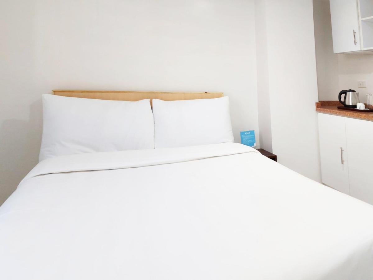 Airobedz Makati - A Value Hotel Манила Екстериор снимка